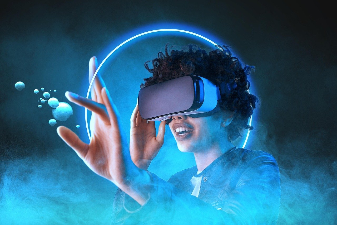 découvrez la réalité augmentée : une technologie innovante qui superpose des éléments virtuels à votre environnement réel pour enrichir votre expérience visuelle, ludique et professionnelle.