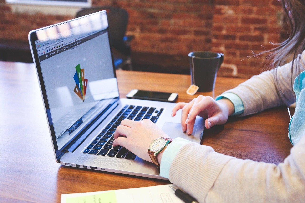 découvrez comment notre service d'assistance en marketing digital peut vous aider à développer votre présence en ligne, attirer plus de clients et booster vos ventes avec des solutions personnalisées.