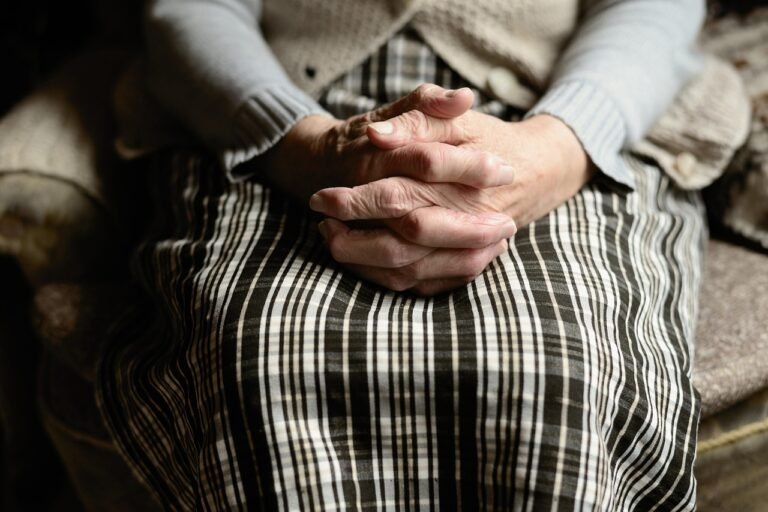 découvrez nos conseils, ressources et services dédiés aux seniors pour améliorer leur bien-être, rester actifs et profiter pleinement de chaque étape de la vie.