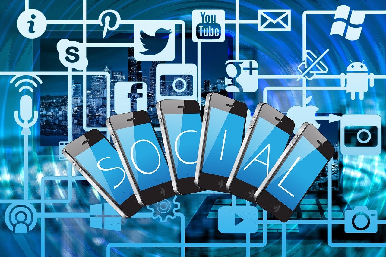 découvrez le social commerce, une nouvelle stratégie de vente en ligne qui intègre les réseaux sociaux pour booster vos ventes, fidéliser votre audience et faciliter l'achat directement sur vos plateformes préférées.
